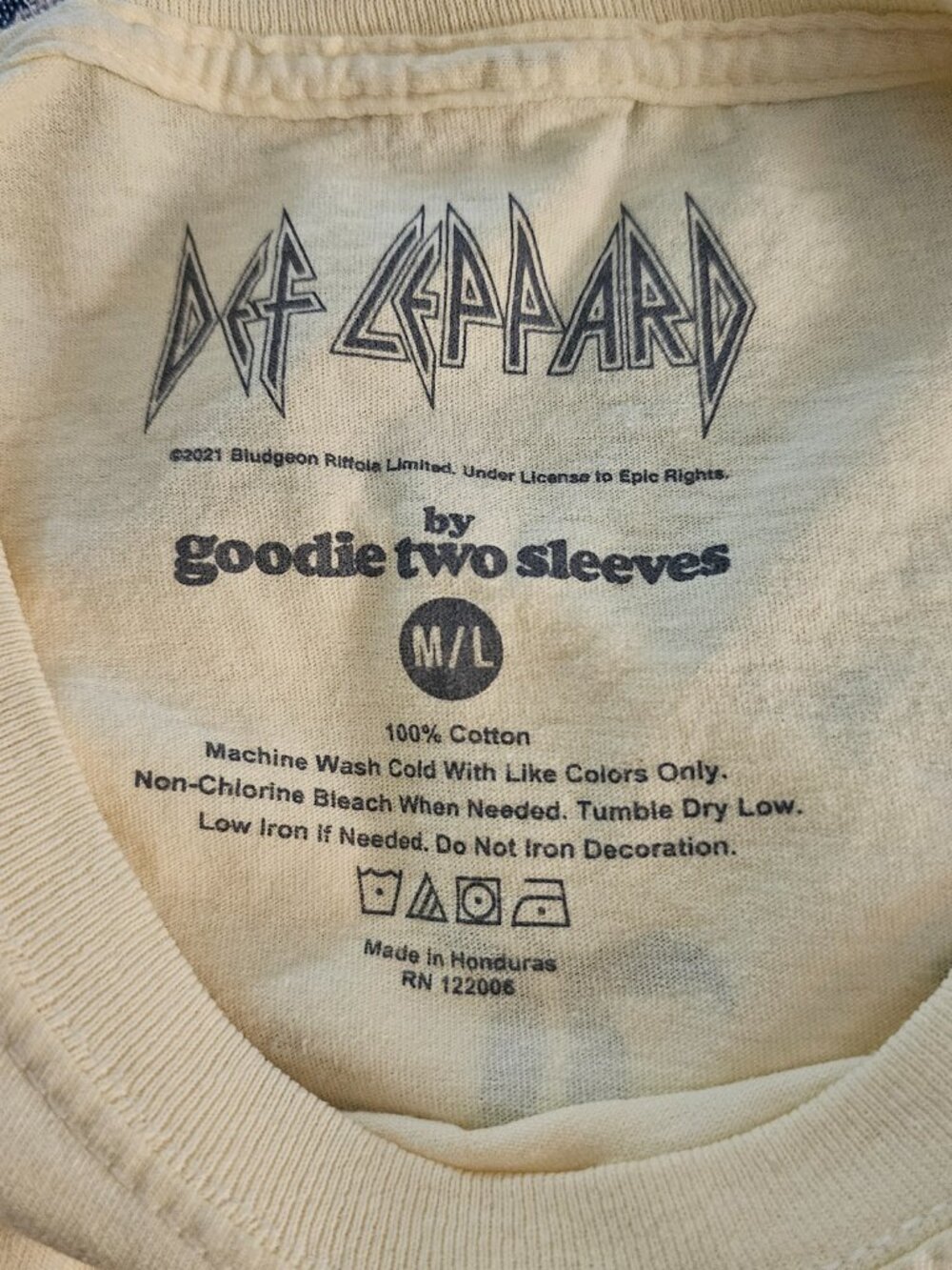 Def Leppard Band Graphic T-Shirt Yellow Cotton Women's Size Medium/Large NEW - Picture 5 of 7